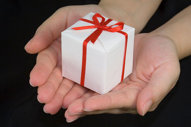 Source: https://commons.wikimedia.org/wiki/File:Giving_a_gift.jpg